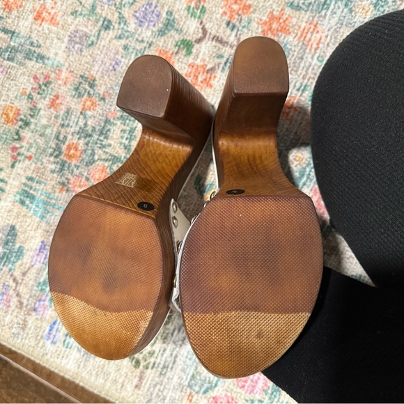 Elegant White Leather Mules with Wooden Heel - Picture 3 of 4